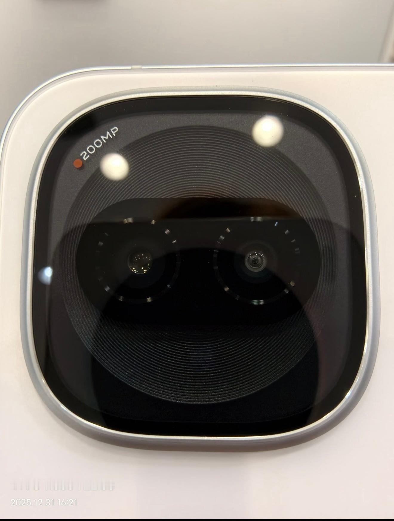 iQOOZ11 Turbo 这颜值和Deco设计满分不过份吧？ 