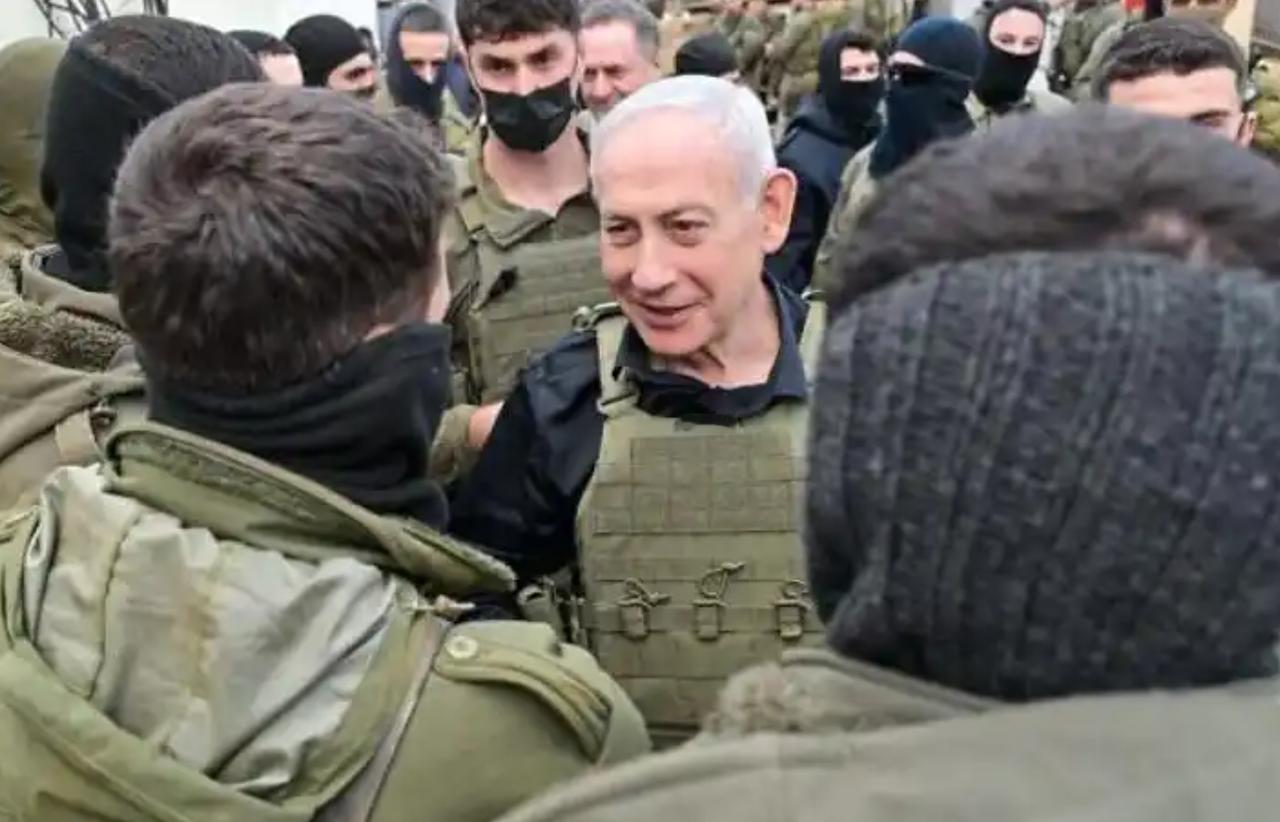 以色列：炸毁医院，因为医院地下有哈马斯。

以色列：炸毁学校，因为学校下面有哈马