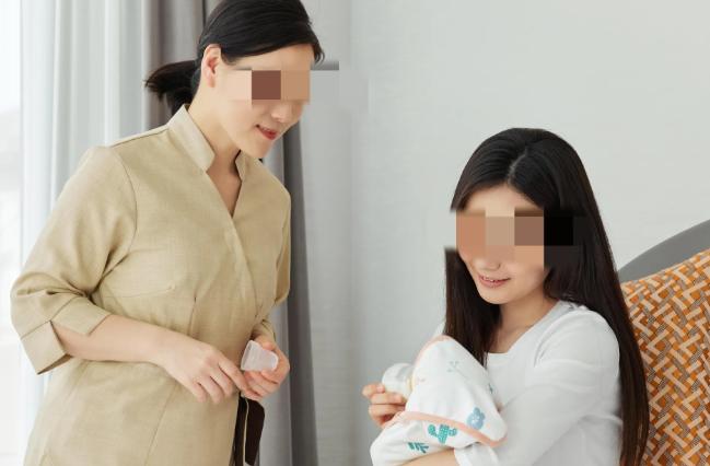 北京，男子10多天大的女宝突然便血，月嫂说那是“假性例假”，不用担心，宝奶不放心