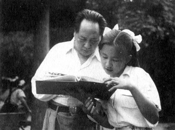 1972年，李讷生娃后写信请求爸爸接济8000元，毛主席看罢来信后，心痛不已，指