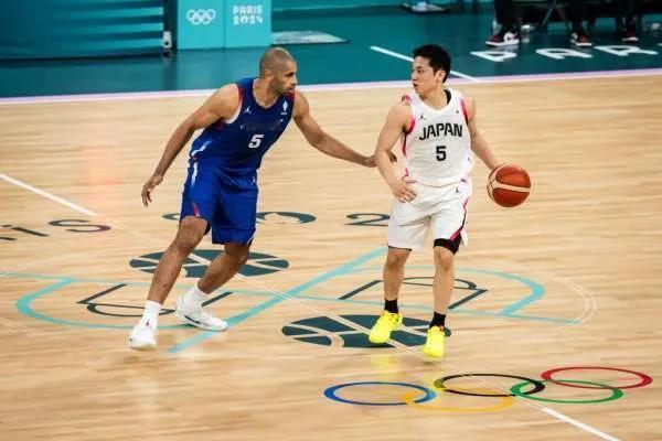 这身高可惜了
再高点妥妥进NBA
河村勇辉激励了很多人
应该给赵维伦们更多的机会