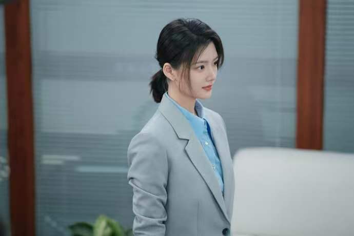 任敏携律师团庭外答疑 任敏携律师团庭外答疑 探望权之争伤的是孩子，任敏带领律师团