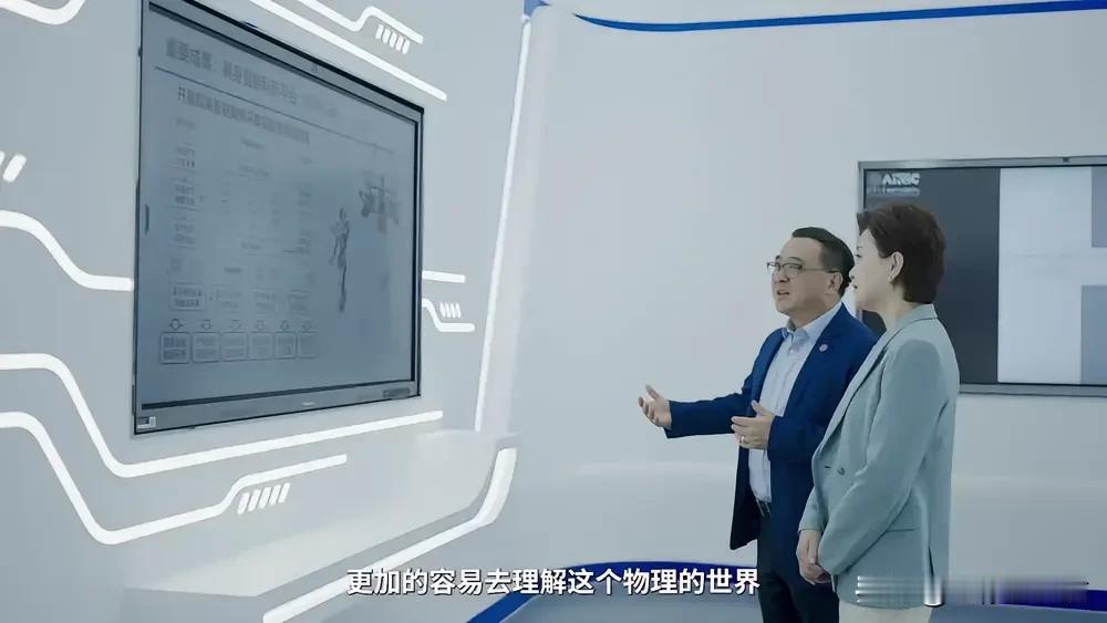 看懂AI下半场！真正的赢家，拼的是底层系统实力
 
看完杨澜对话张亚勤院士的《探