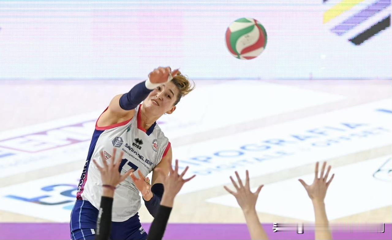 加拉塔萨雷俱乐部也想转会安特罗波娃，并提供跟伊萨奇巴希相当的offer