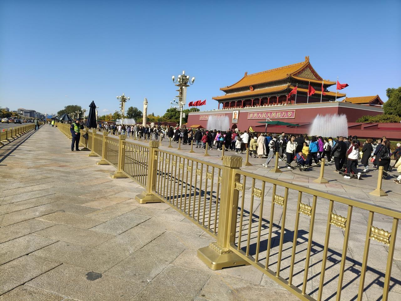 天安门半日游。
今天吃完早点后，准备去。丰台湖公园，想来想去经常去丰台公园，也感