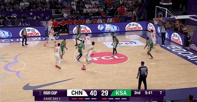 中国男篮vs沙特男篮 这回合传导球打的漂亮！中国男篮加油 ​​​