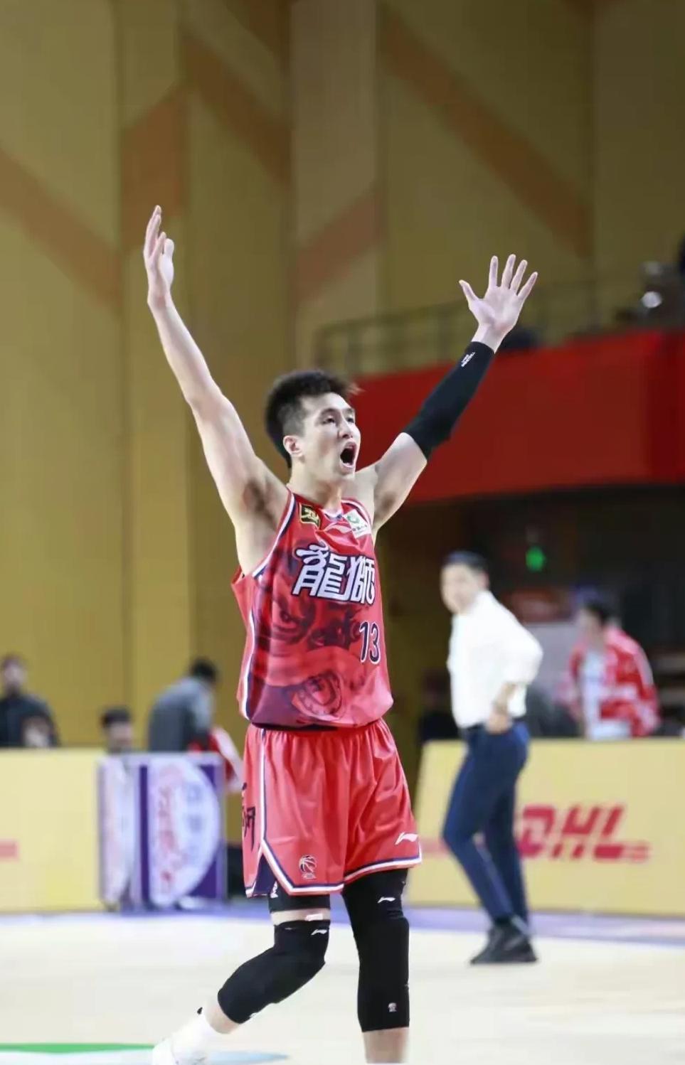 郭艾伦复出战广东，广州男篮迎来关键一战
1月16日，广州男篮将在主场迎战广东男篮