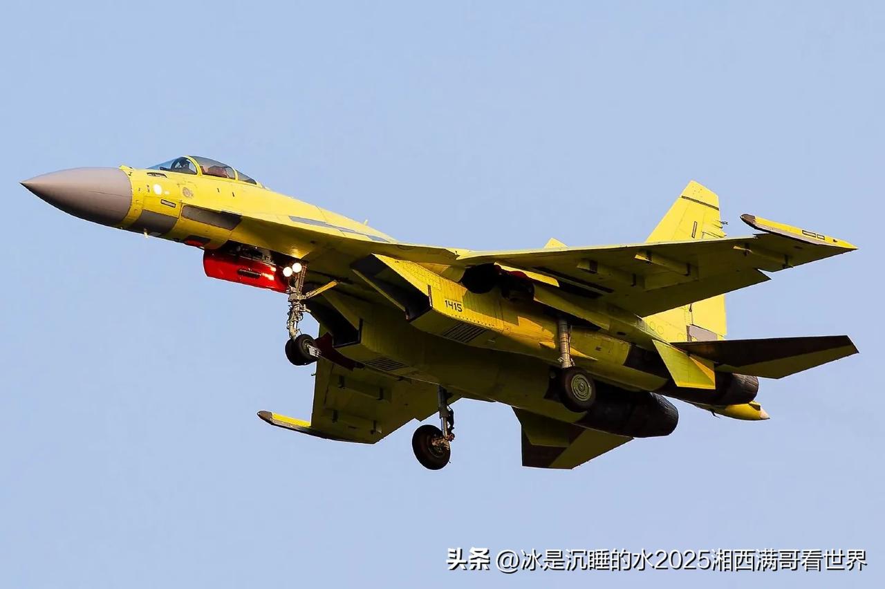 新鲜出炉的黄皮肤的国产新型重型多用途战斗机歼-16闪亮登场。
目前世界上综合性能