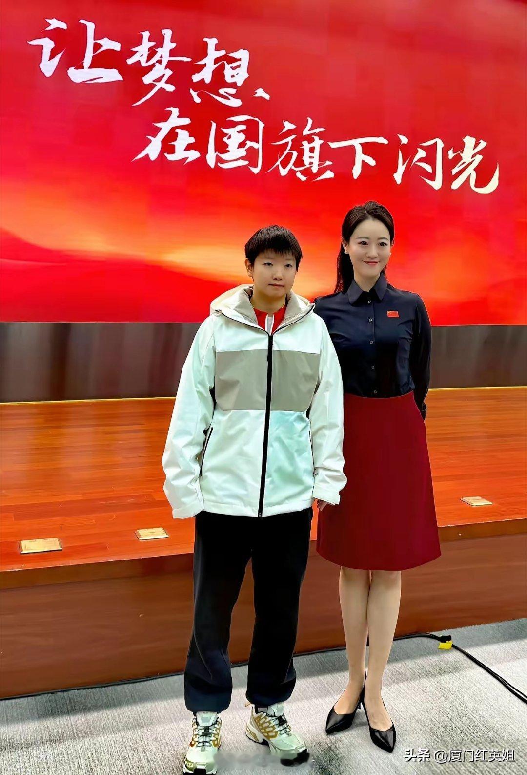中国体育报《八一军旗》主编、经济新闻部副主任贾海红官宣，根正苗红的孙颖莎最新动态