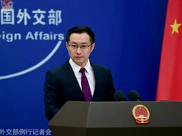 就在刚刚！
 
外交部硬气回怼越南
 
3月23号，外交部开了例行记者会，发言人