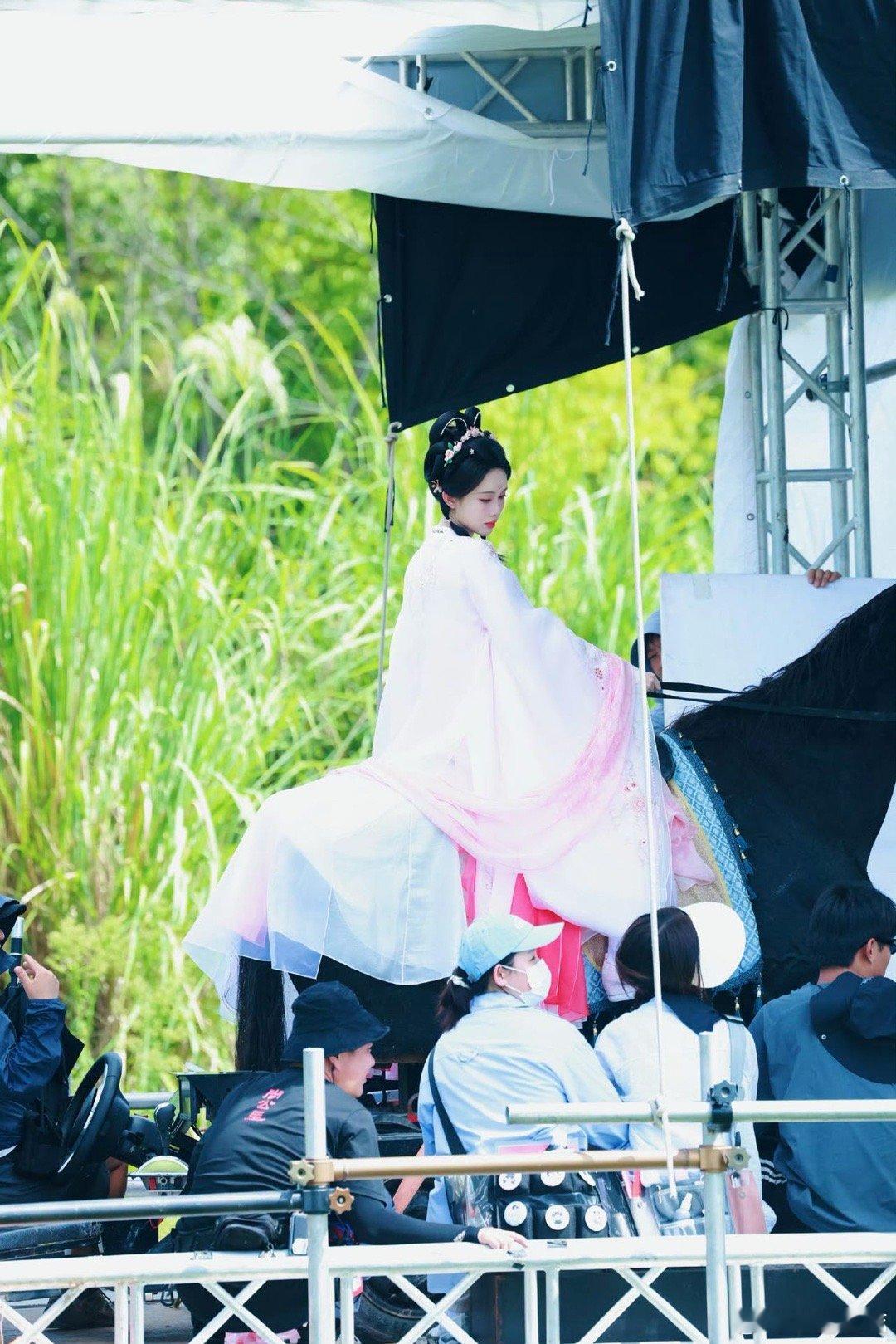 黄薇 尚公主妆造 孟子义《尚公主》造型审美在线！唐妆有韵味，现代感造型亮眼，每套
