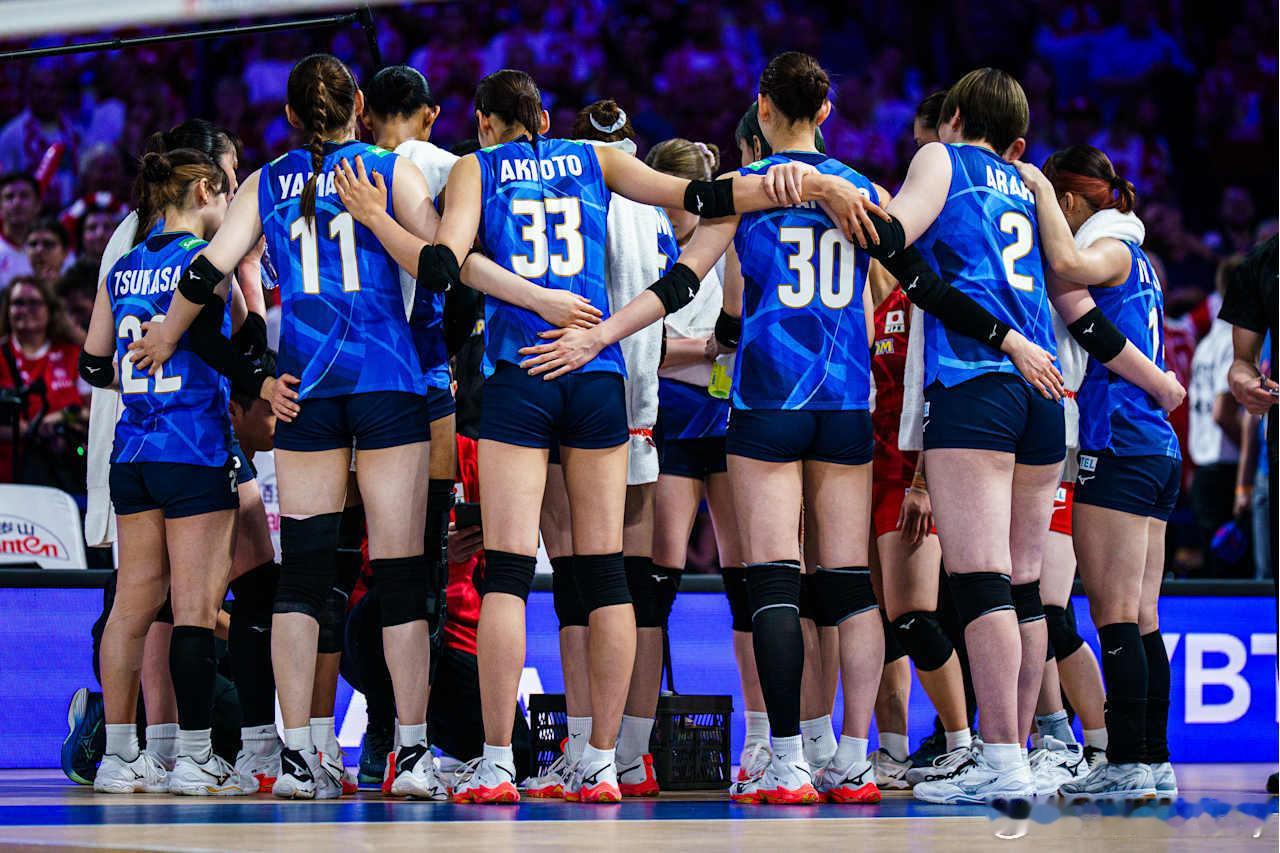 日本女排1-3波兰女排，丢掉世界积分7.38分，这样中国女排世界排名上升到第四，