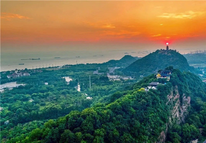 江苏·南通，一座低调的江海之城，山、湖、江、海、河汇聚于此，南北风光在此碰撞，既