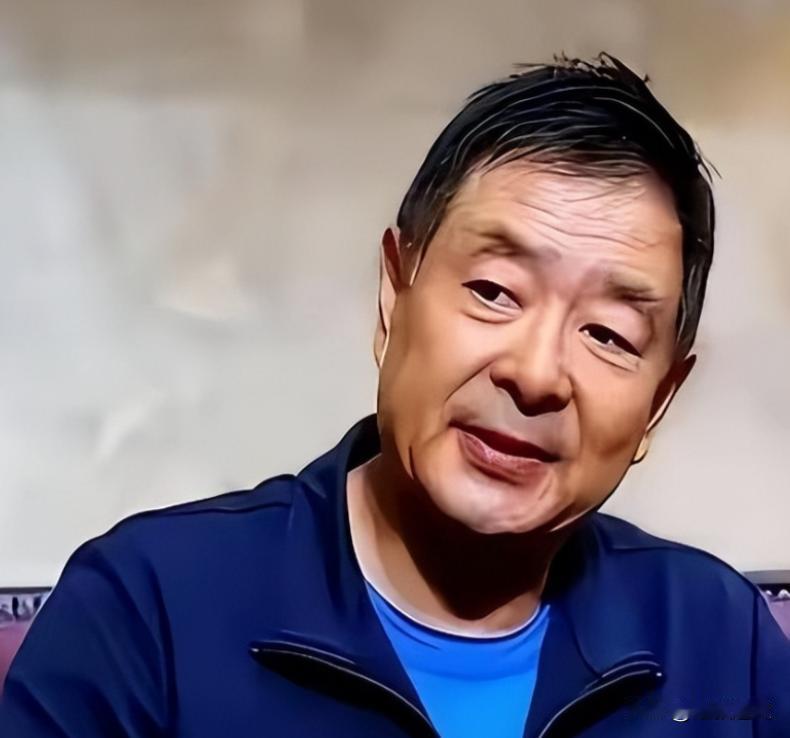 凌晨1点，北京一座老旧家属院里，72岁的濮存昕还没有真正睡着。

一根普通的布绳