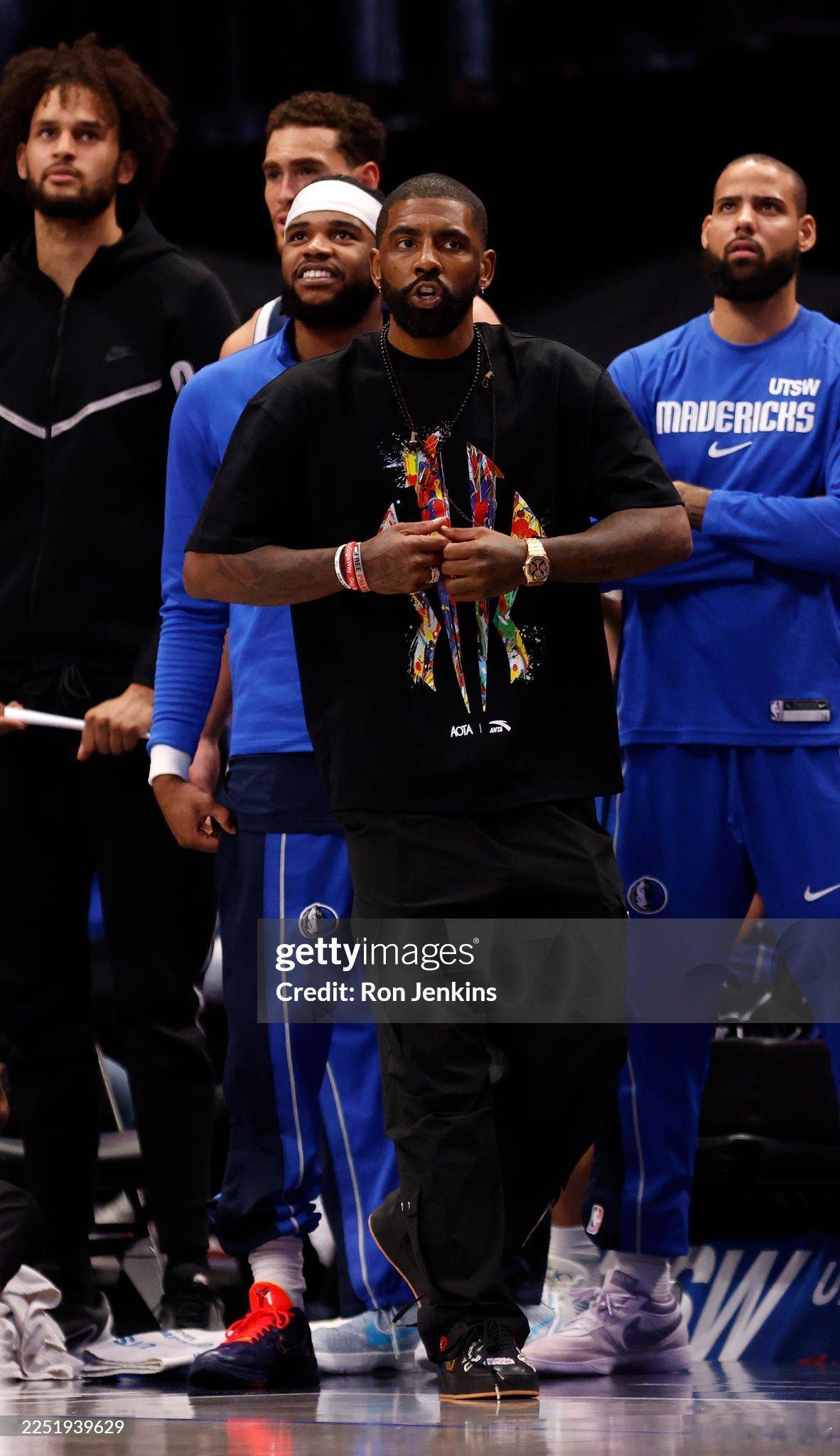 MFFL 基德接受采访。“目前还没有具体的复出时间表。欧文正在按照计划进行康复。