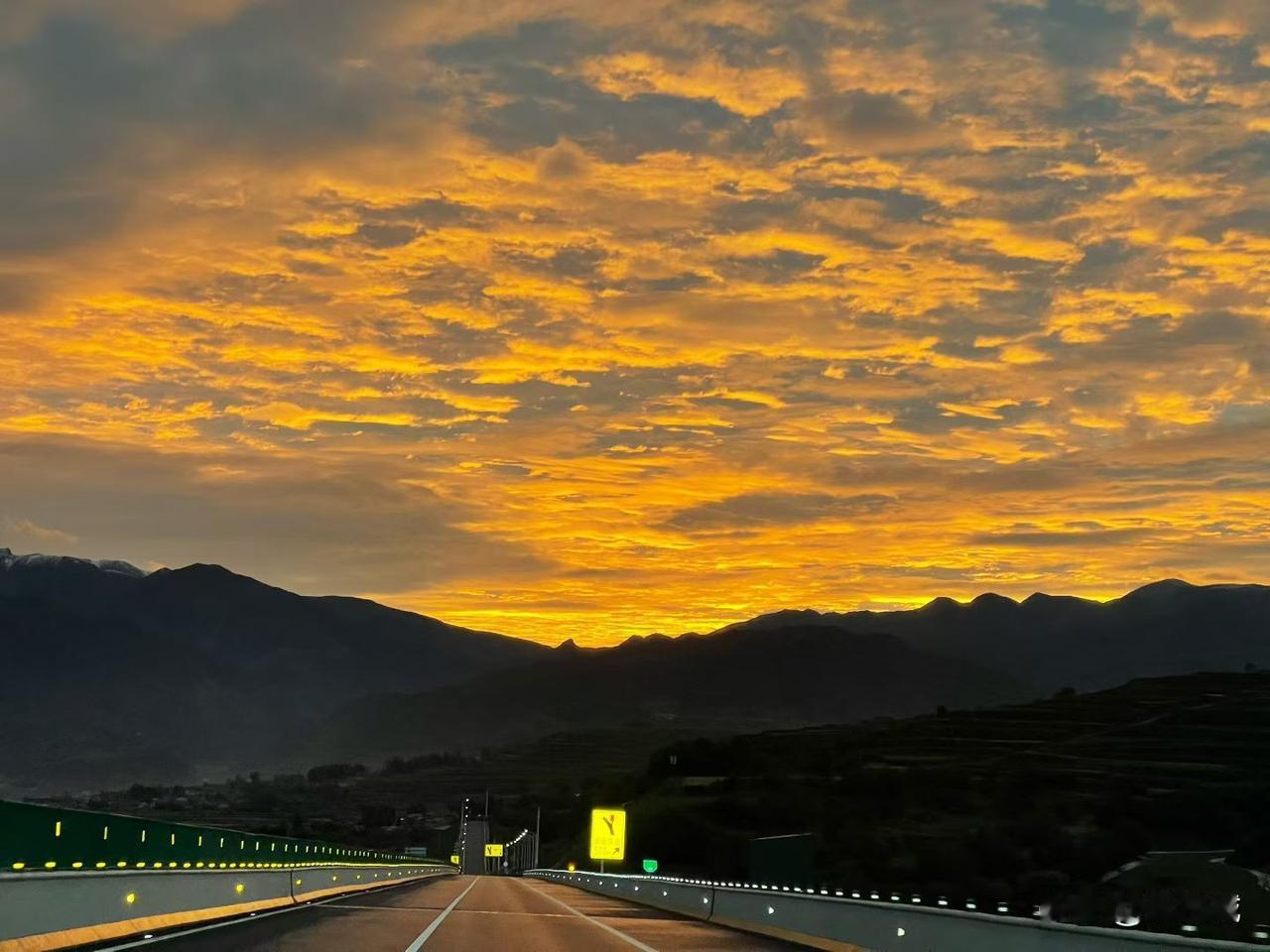 支付宝还有一些积分能换东西，于是换了2斤红茶，商家打电话说发货时在送一斤新茶，货