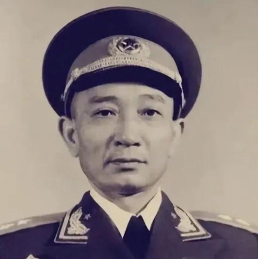 1949年，22军军长孙继先的女儿在门口玩耍，一个男人突然跑了过来，一把抱起了孙