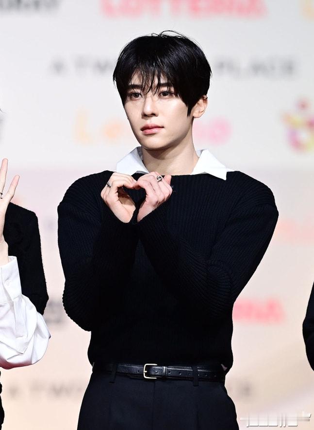 NCTWISH 吴是温、前田陆、得能勇志三位门面 line 今日SBS红毯生图状