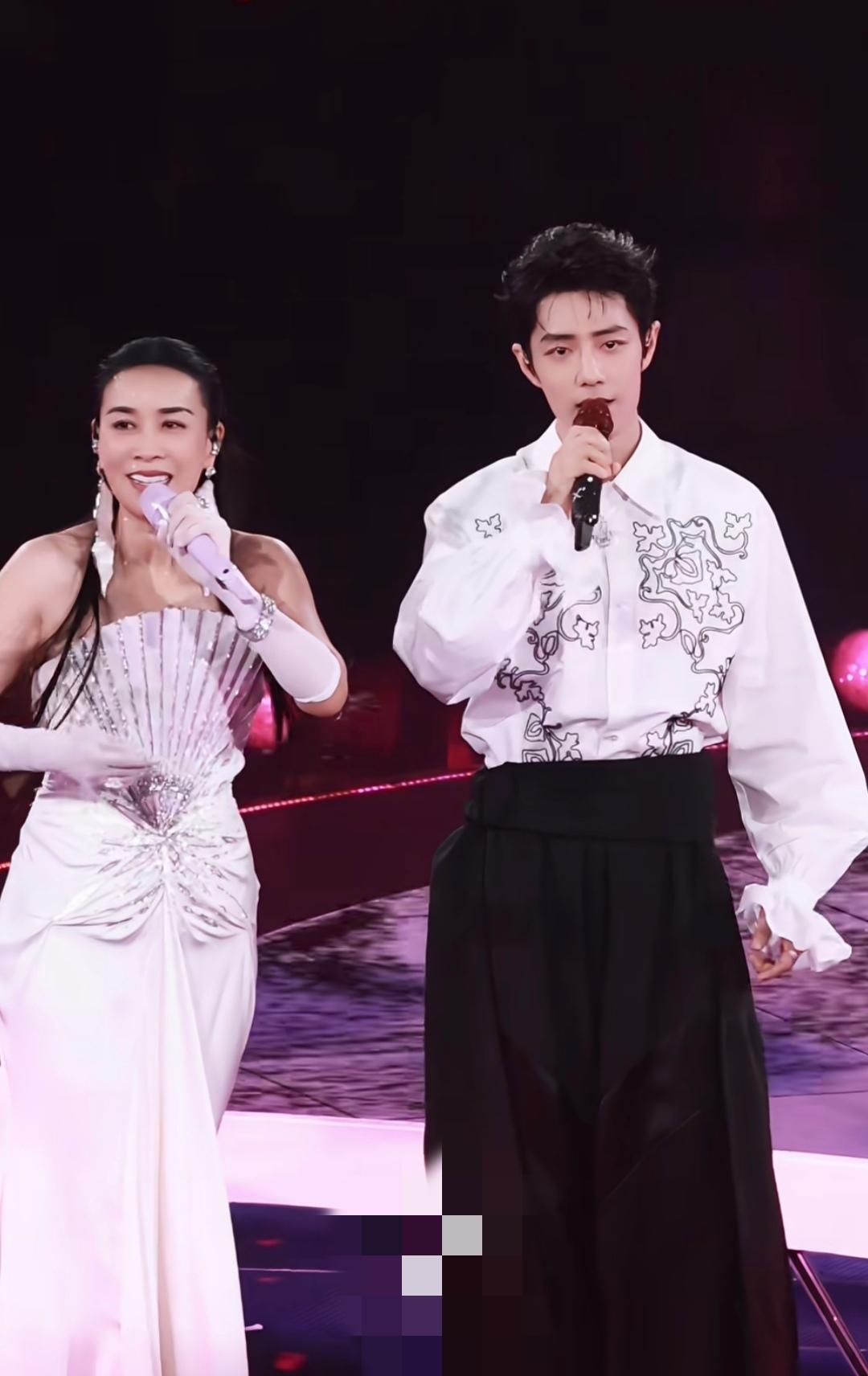 其实明眼人都看得出来，

肖战之所以来那英演唱会当嘉宾，

不是因为肖战、那英交
