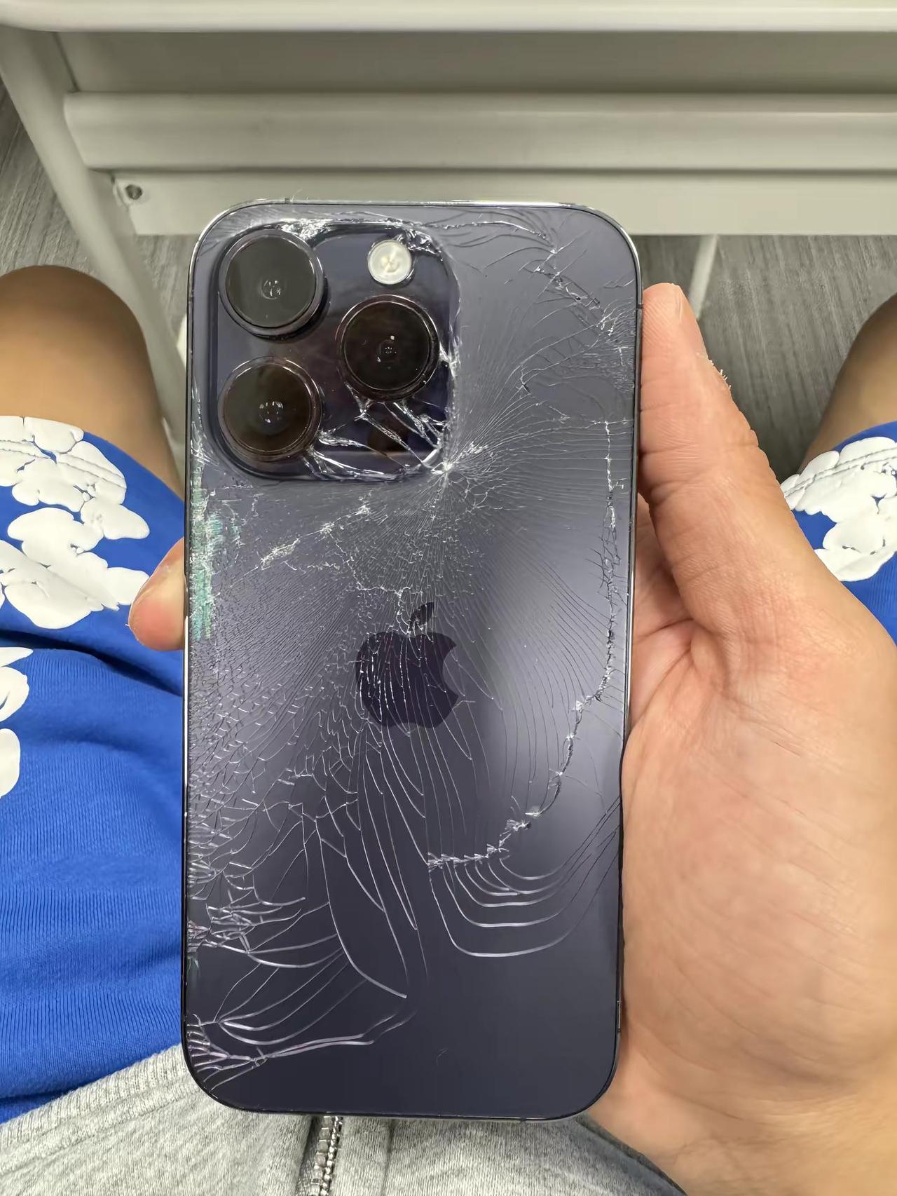 全体iPhone 用户降半屏默哀