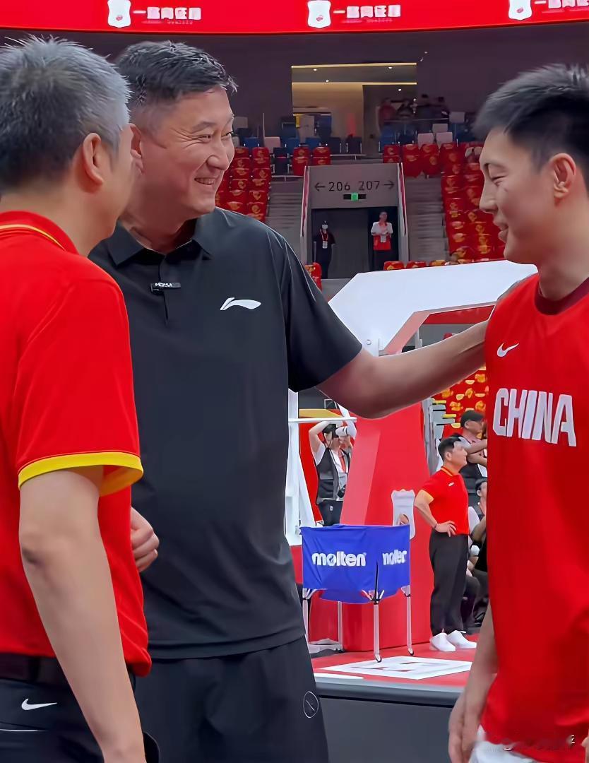 中国男篮不趁早换主教练的话，中国男篮下届奥运会可能又要缺席了！
看了在佛山的三场