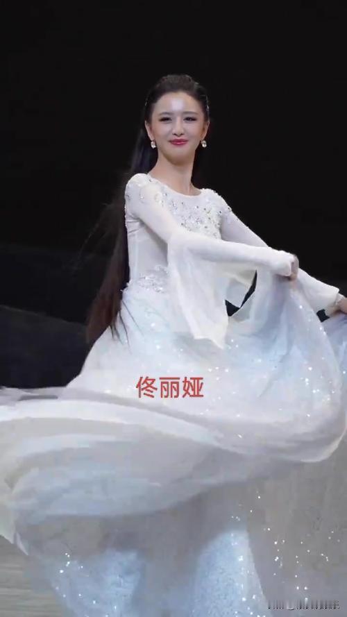 内娱舞台杀疯了！
佟丽娅舞剧封神，歌手实力逆袭，内娱舞台彻底炸场！佟丽娅携舞剧《