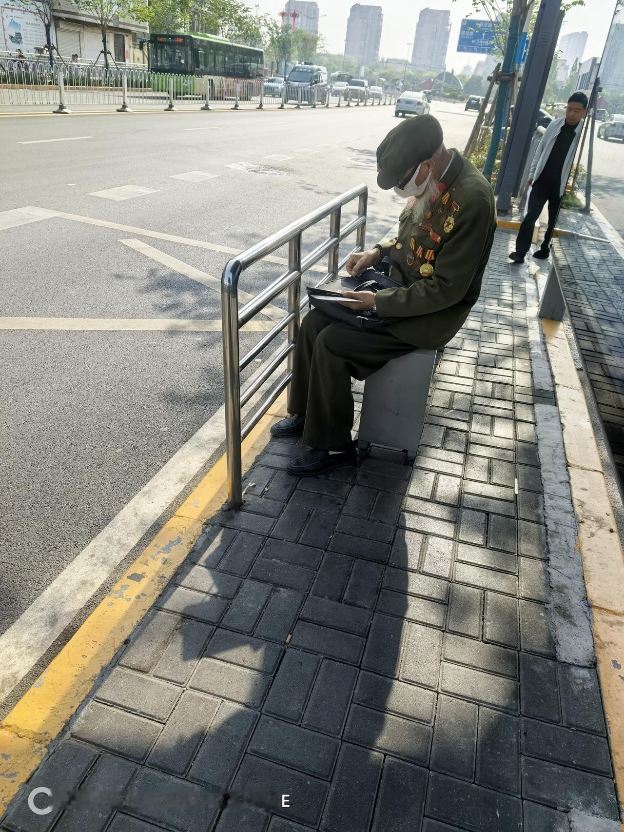 这，功勋卓著，是什么情况？