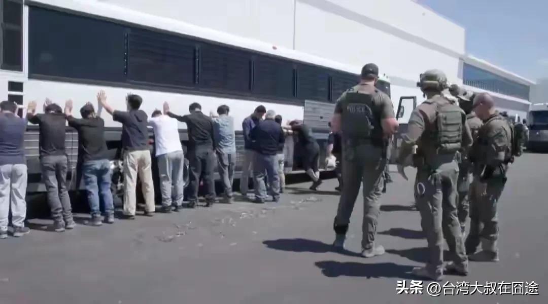 300多韩国人在美被抓，韩国政府反应太软？特朗普：这叫依法执法！
 
最近美国佐