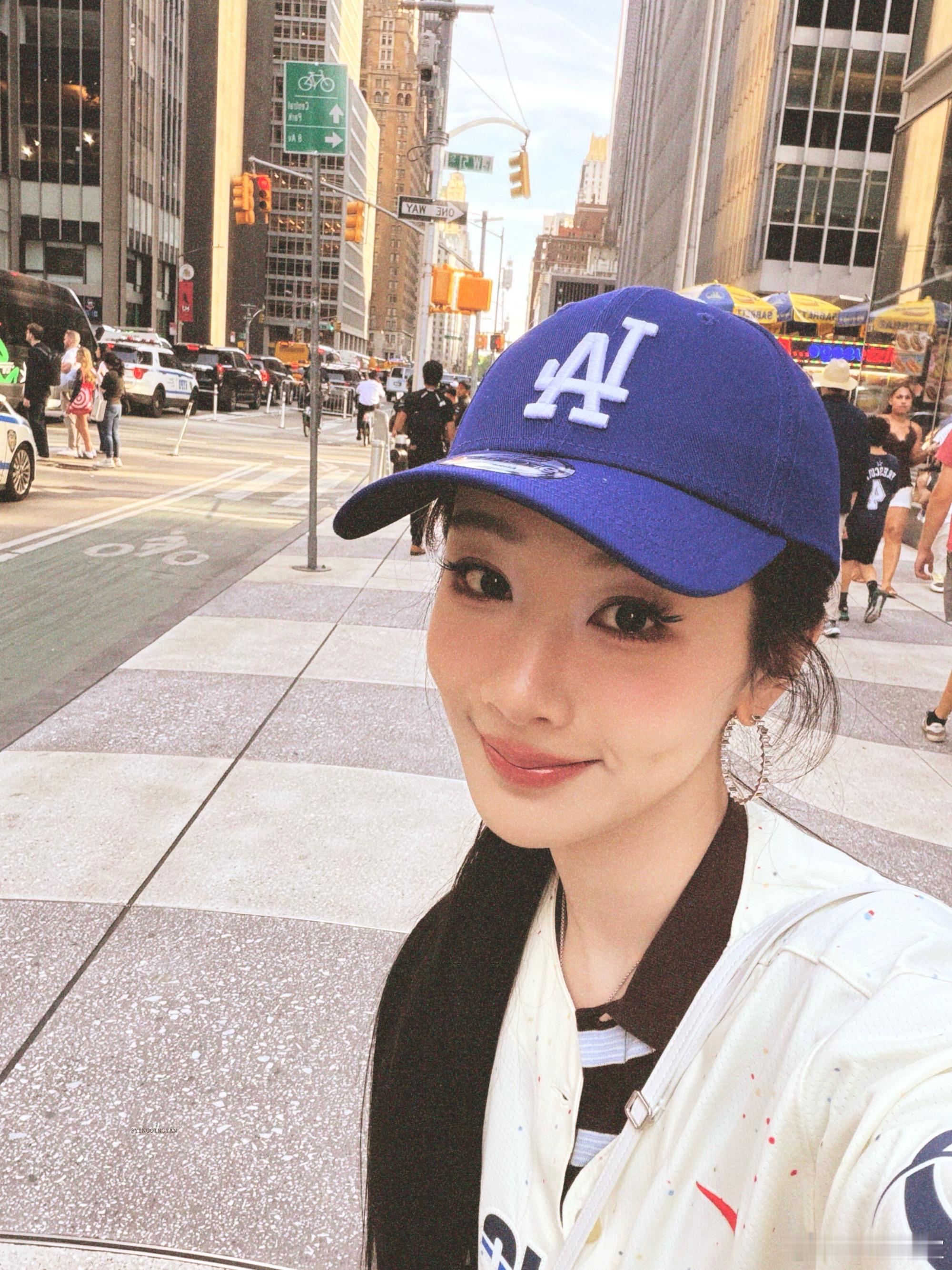 杨紫杨紫董竹君yz杨紫玉兰花开君再来"执热爱之笔，绘人生华章，岁岁长安常欢畅"