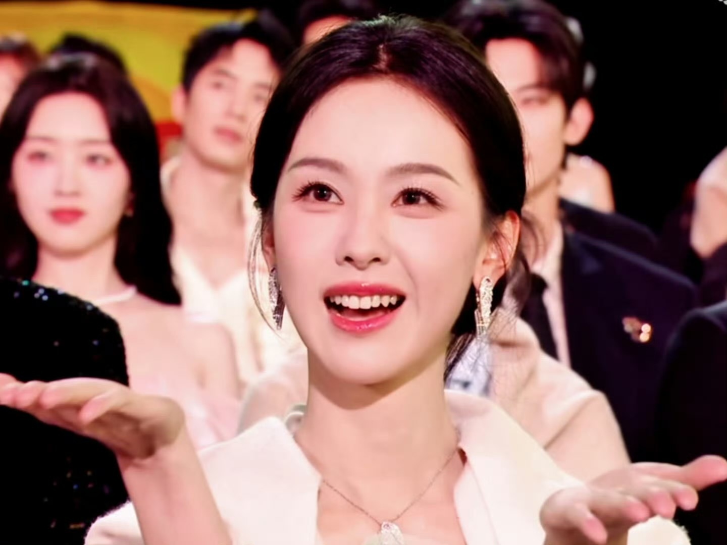 陈都灵温峥嵘 是母女是知己陈都灵和 温峥嵘在剧中是母女，在剧外是知己！永远会被女