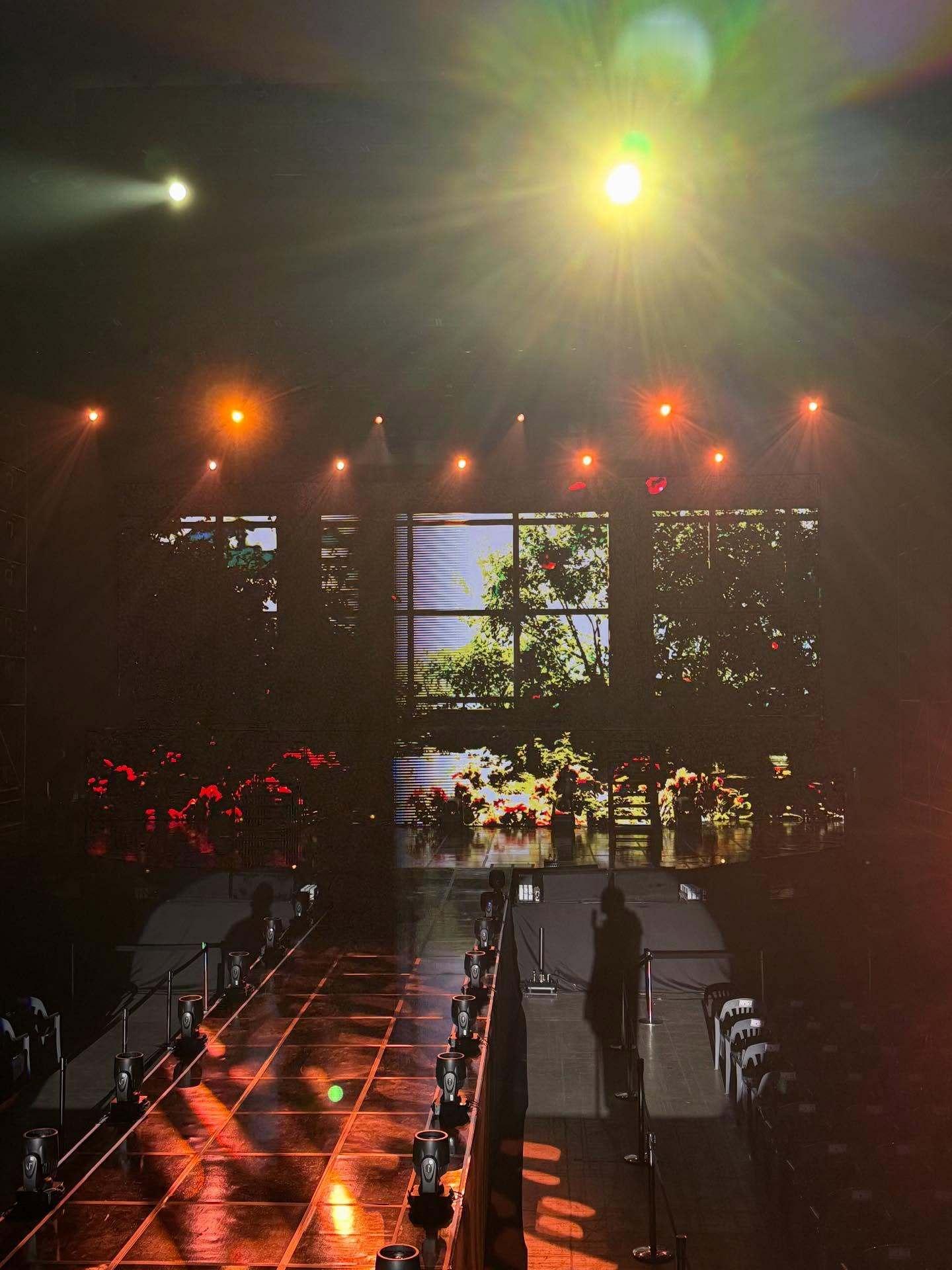 “CB百蓝_。251229李赫宰 IG更新：年末SUJU💙 