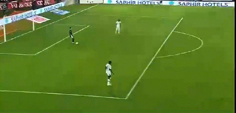 这个失误该用什么词来形容？[what]要说是假球，演技也是好莱坞级别的，[笑哭]