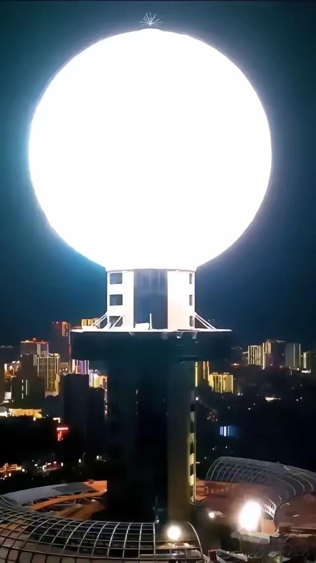 1999年2月4日，俄罗斯（苏联解体后）进行了一次代号为“旗帜2.5”的“人造月