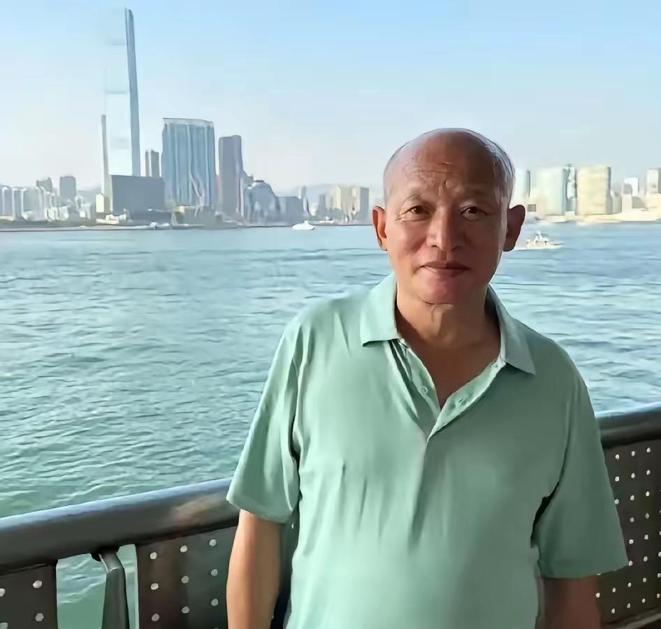 蹊跷！湖南邵阳，64岁男子在下午13点40分许，告诉妻子他出去下象棋，穿T恤、拖