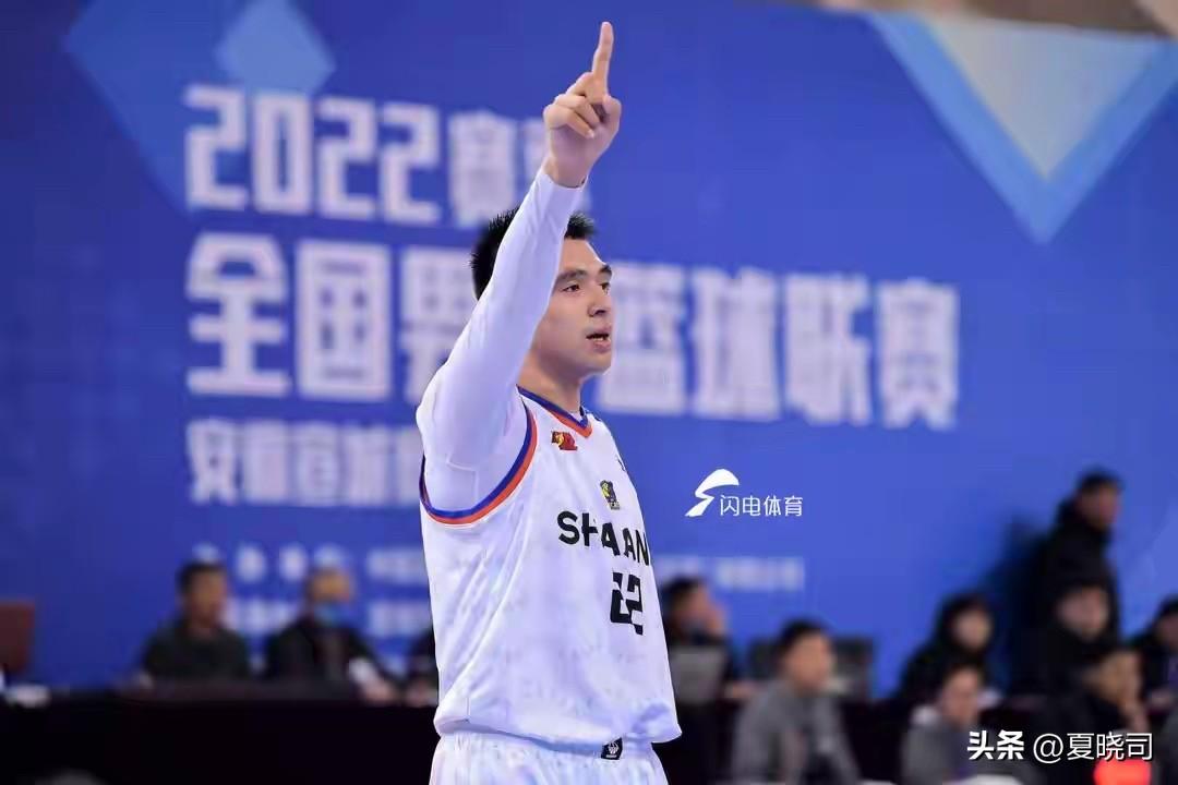 山东高速男篮于周一官宣大外援法耶正式加盟，算上此前敲定的内援祝铭震、杨文学，球队