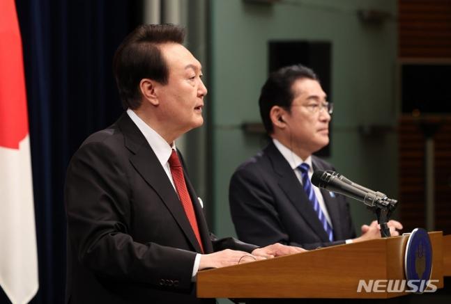 【日本重新将韩国列入出口白名单国家】

据日本当地NHK、日本经济新闻的报道，日