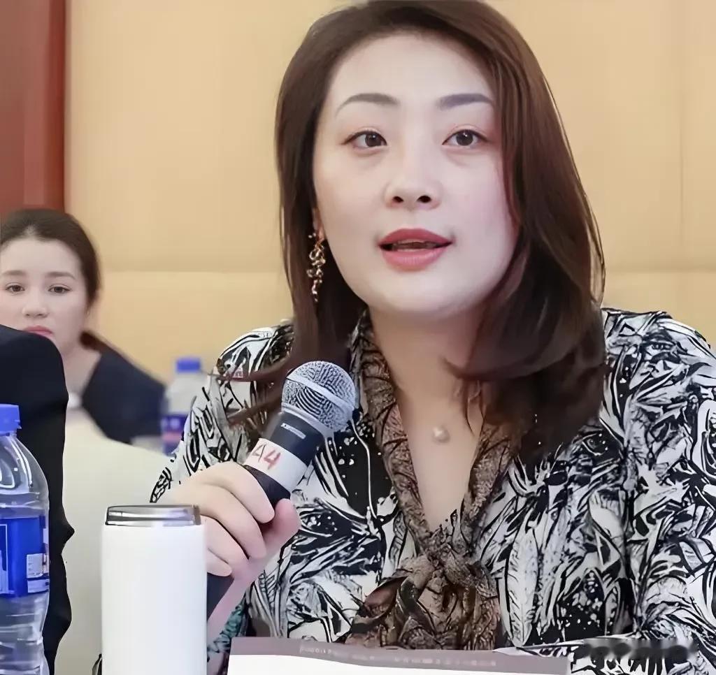 有网友说；如果我是宗馥莉的话，该怎么做就怎么做啊！因为我身为长女，我有责任有义务