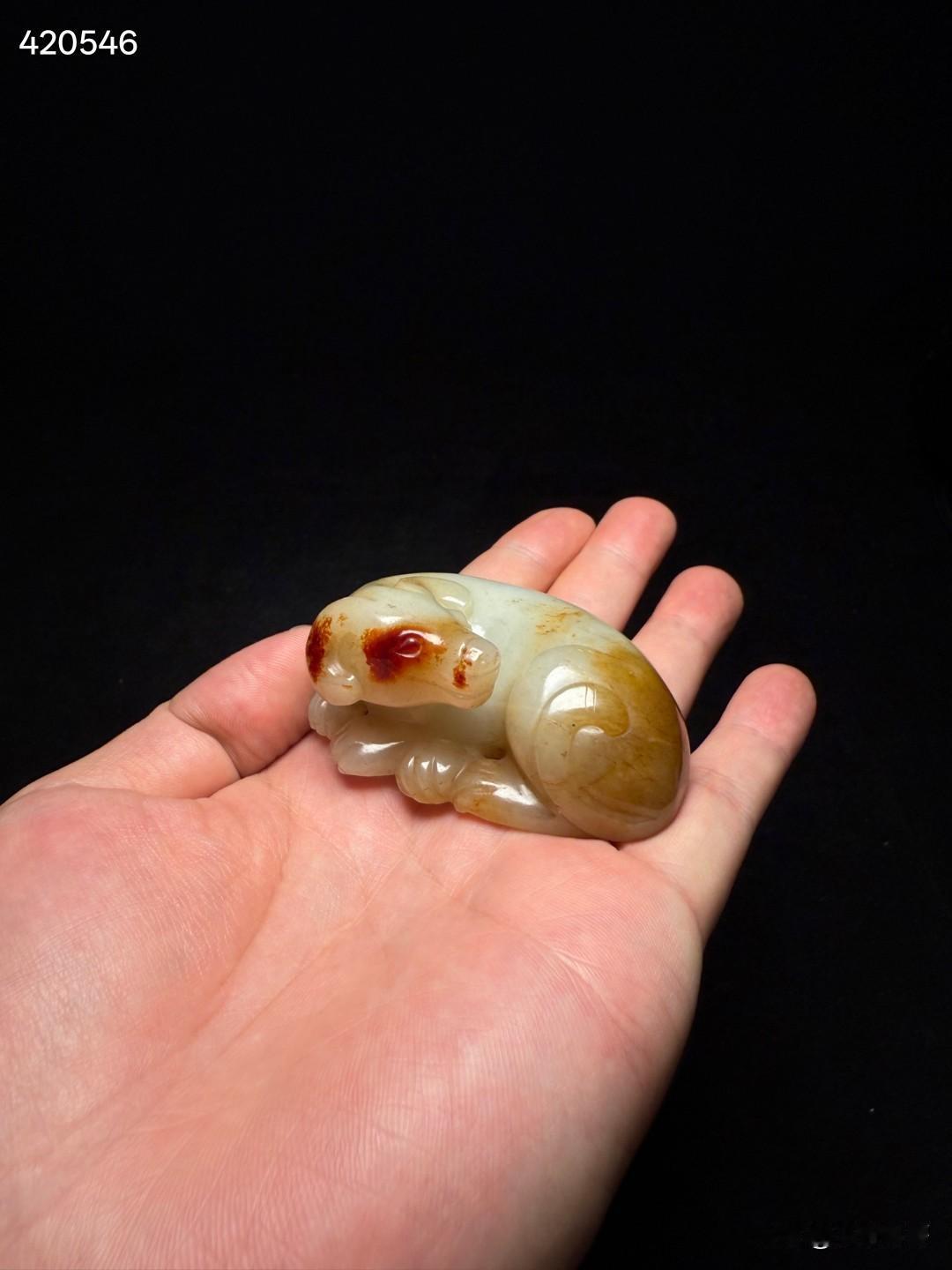 战汉红沁玉狗