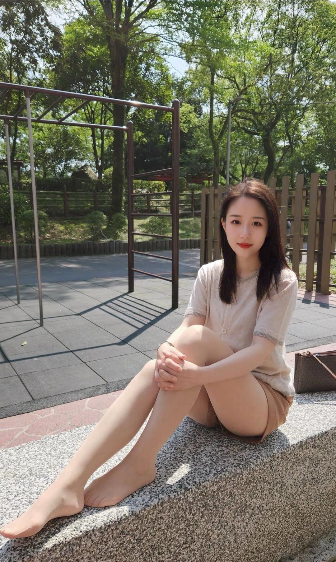 人前有多光鲜，人后就有多疲惫。
能否发表一句人生感悟吗？ 女生的无奈瞬间