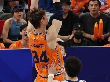 懂球帝 CBA总决赛G1丨上海久事主场101比90浙江广厦   网页链接（分享自