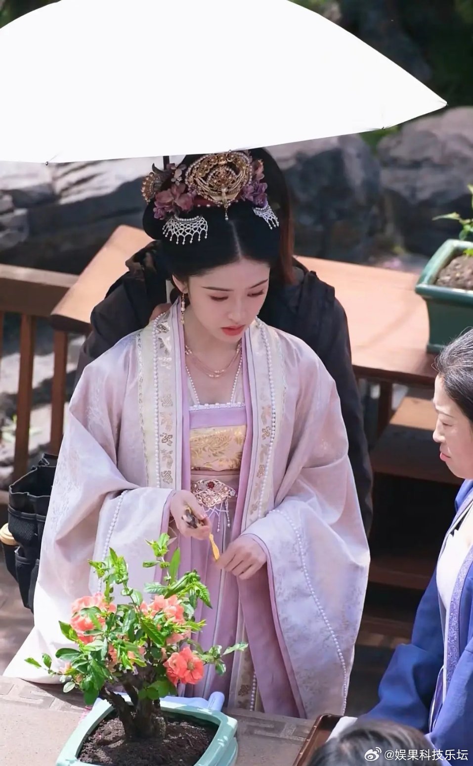 sgl显然就是按人设来的服装该贵时贵 该贫时贫 