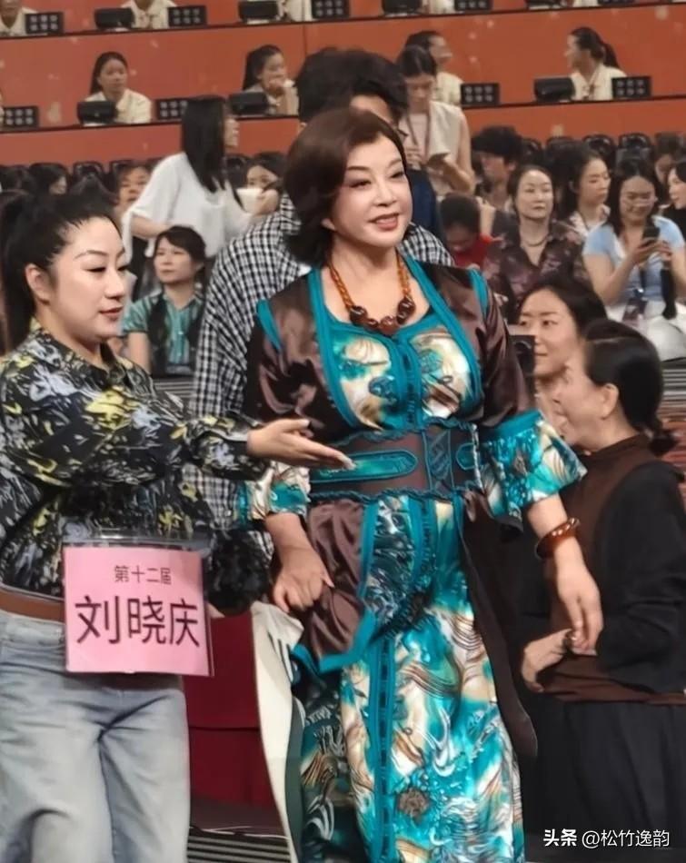 我朋友是医生，
她跟我说了句大实话，
像刘晓庆这样，75岁了，还能拥有这么好的身