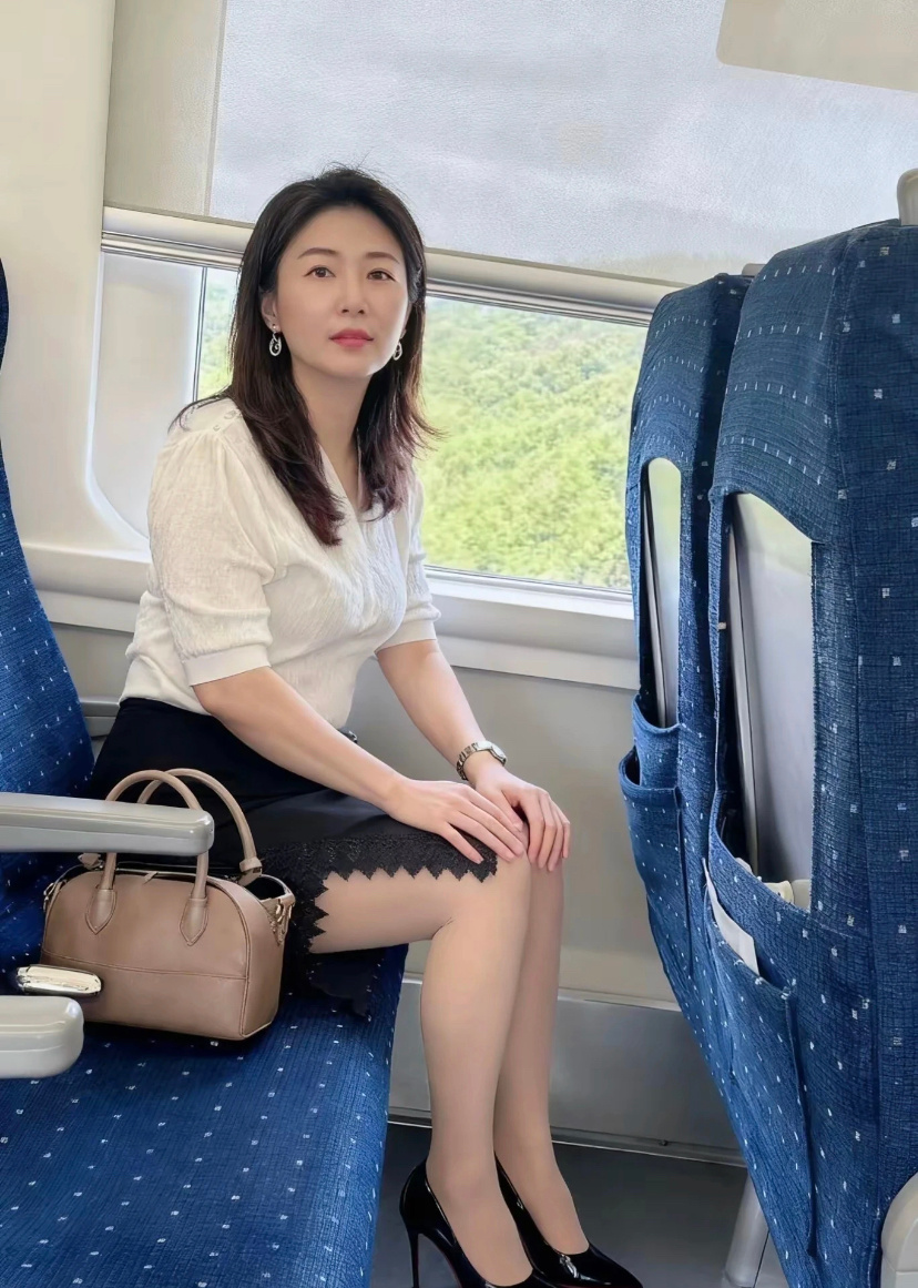 人情世故是怎么慢慢学会的！1、坐领导的车，只坐副驾驶，不坐在后排。2、工资900