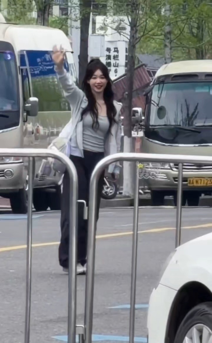 徐梦洁热度第三徐梦洁乘风初舞台复刻《Sugar》，梦回101青春！41310夯值