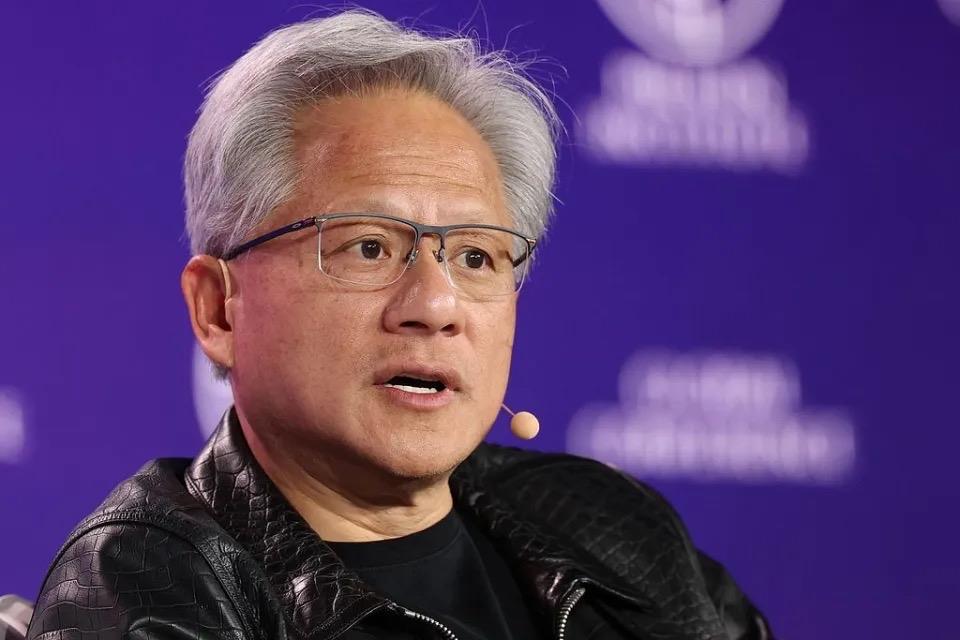 网信办因为英伟达H20算力芯片漏洞后门安全风险约谈它，没想到还不到24小时，黄仁