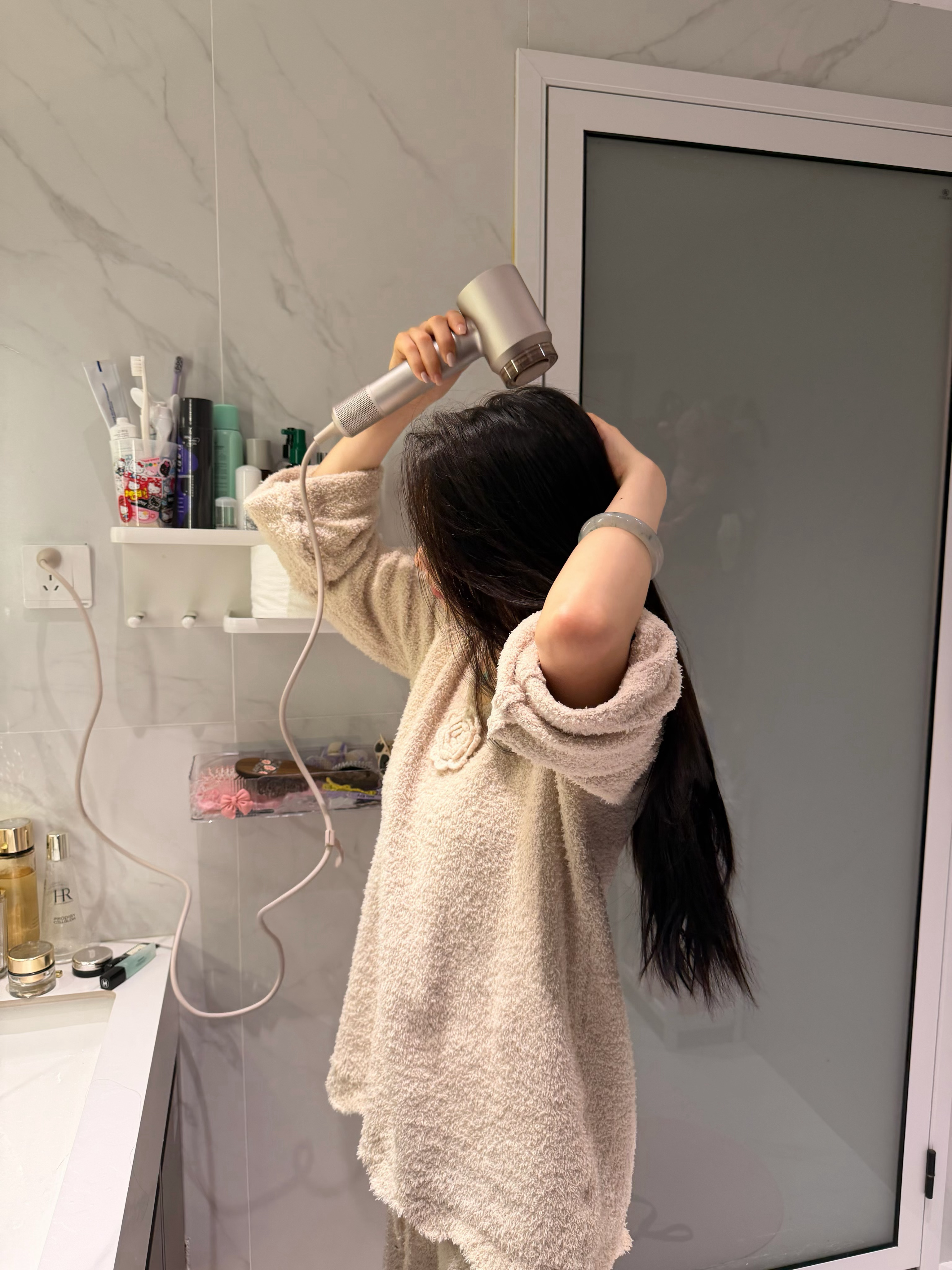 之前有老婆问我怎么护发～今天正好有空说说💁♀️我不烫发几乎不染发 最近因为害怕