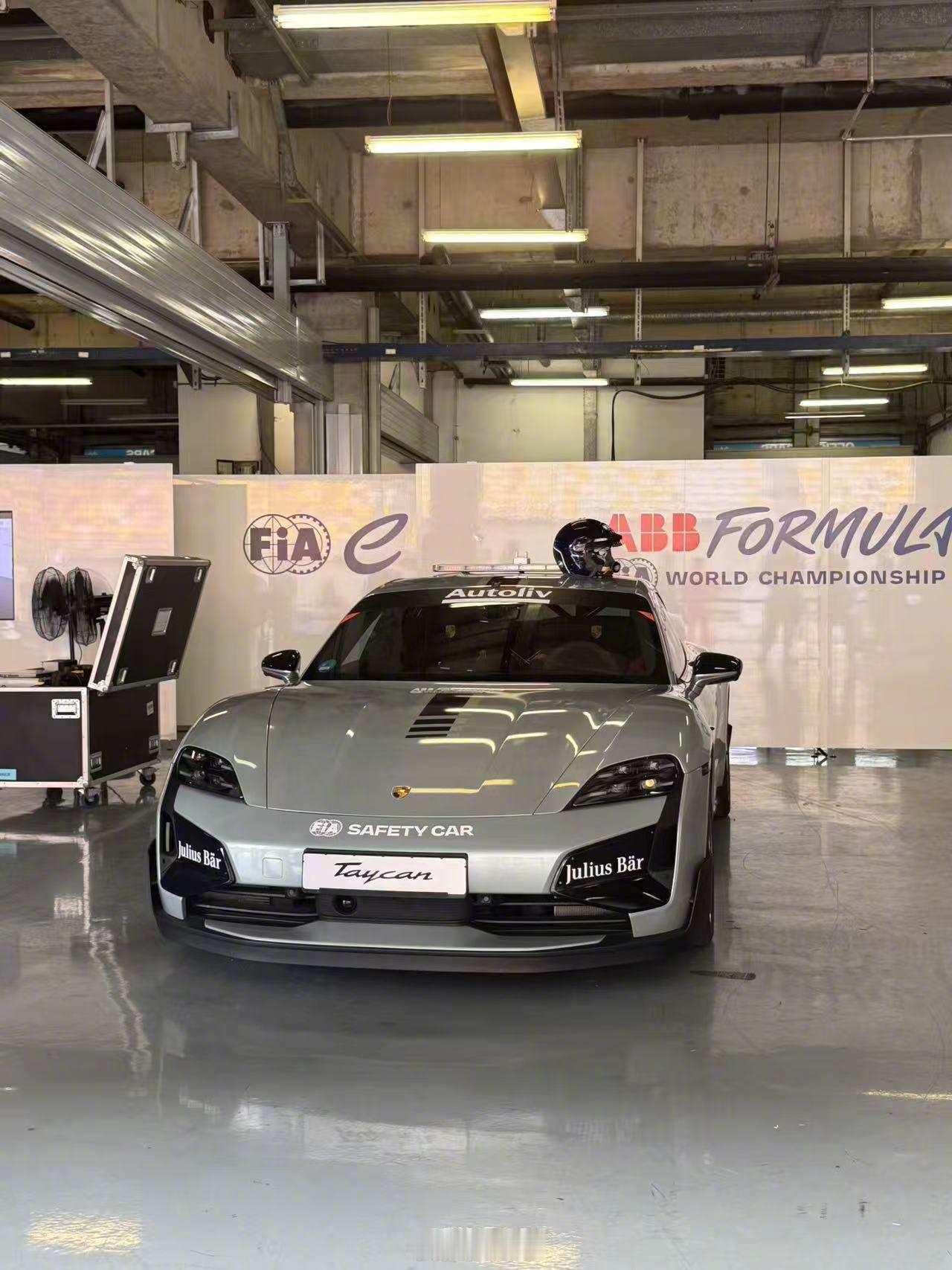 Formula E安全车～Taycan Turbo GT[馋嘴][馋嘴]余承东暗