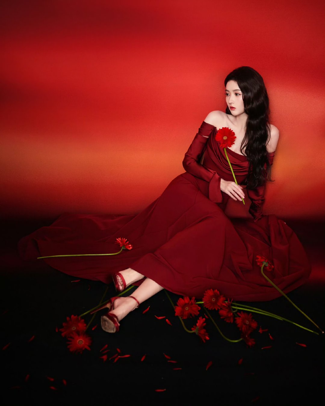 王玉雯明媚娇艳具象化王玉雯人比花娇 敢在旷野里赤裸裸盛放，这就是沙漠玫瑰的动人之