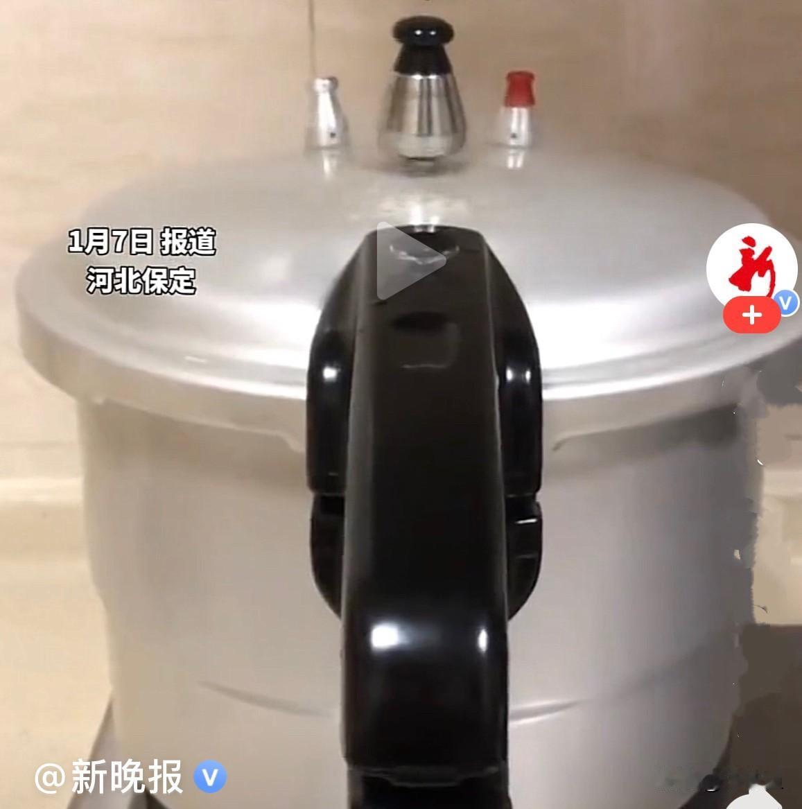 近日，河北保定一女子开始准备年货了，一天在家用高压锅炖肉，想想就好香，好馋啊……