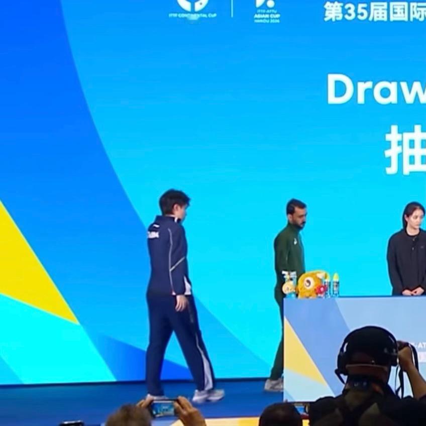 整理发型是对拍照的尊重🫡下班快乐比赛顺利啊小王哥 